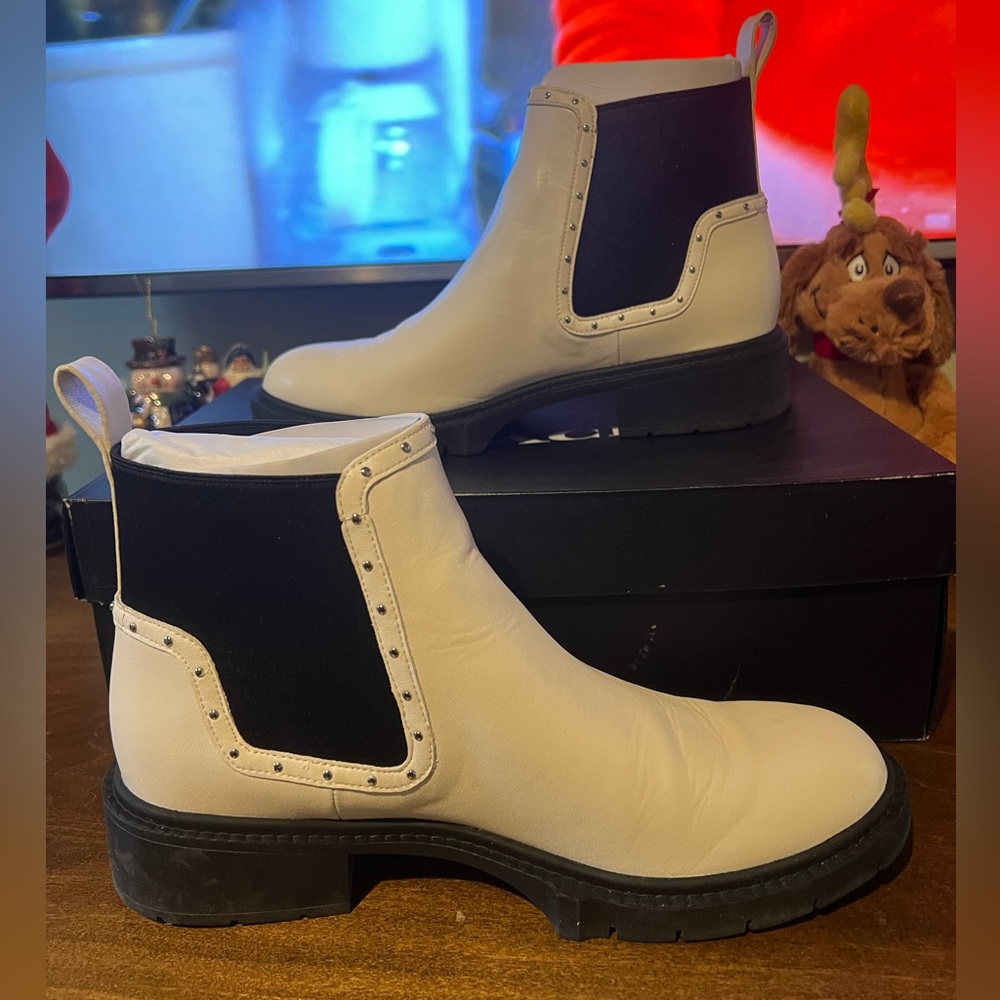 Gently worn size 9 Coach Lory Leather Bootie